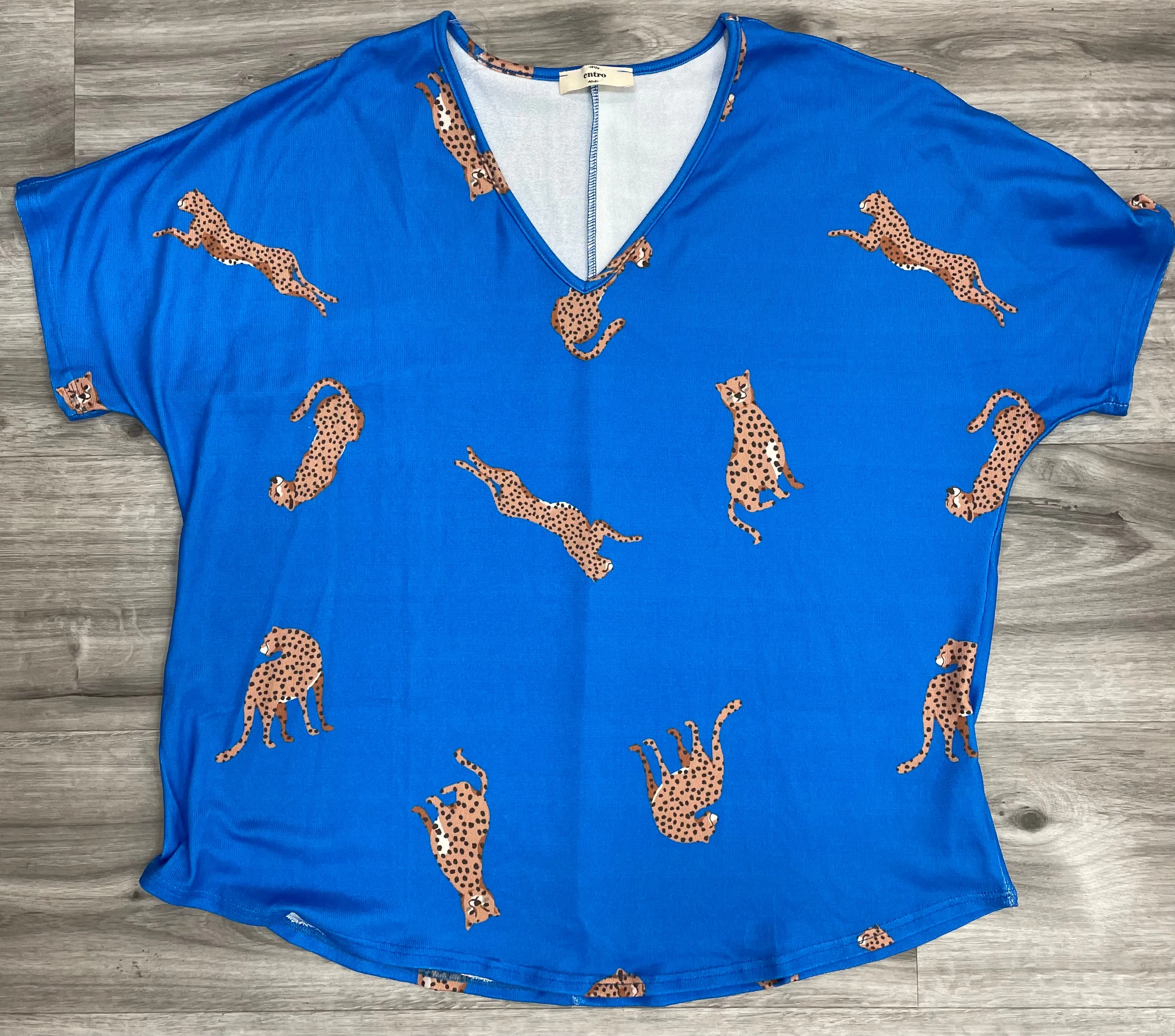 Entro Cheetah Print V-Neck Short Sleeve Top