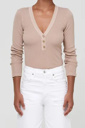 Scarlett Rib Henley in Nougat