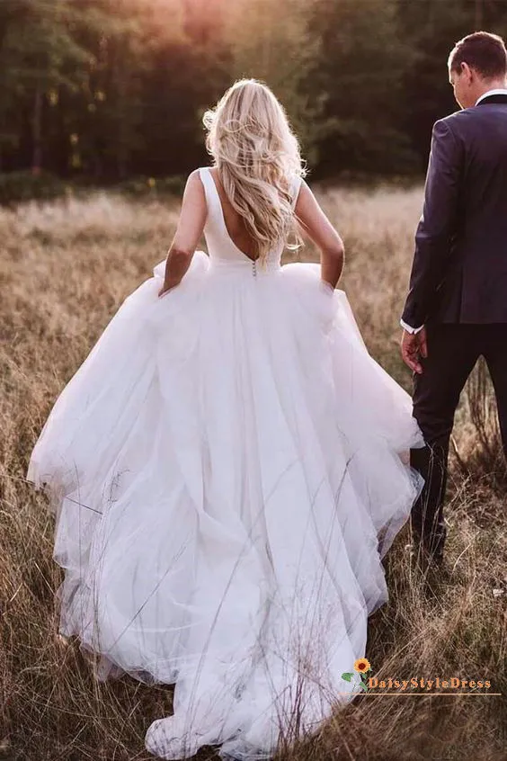 Simple V-back Tulle Wedding Dress