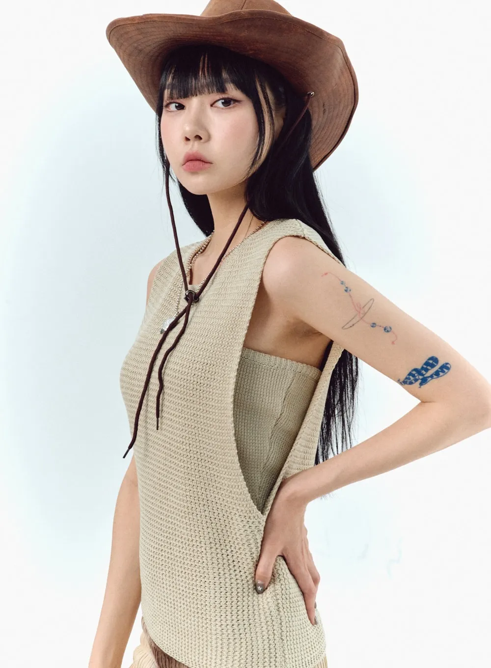 Sleeveless Knit Top IU329