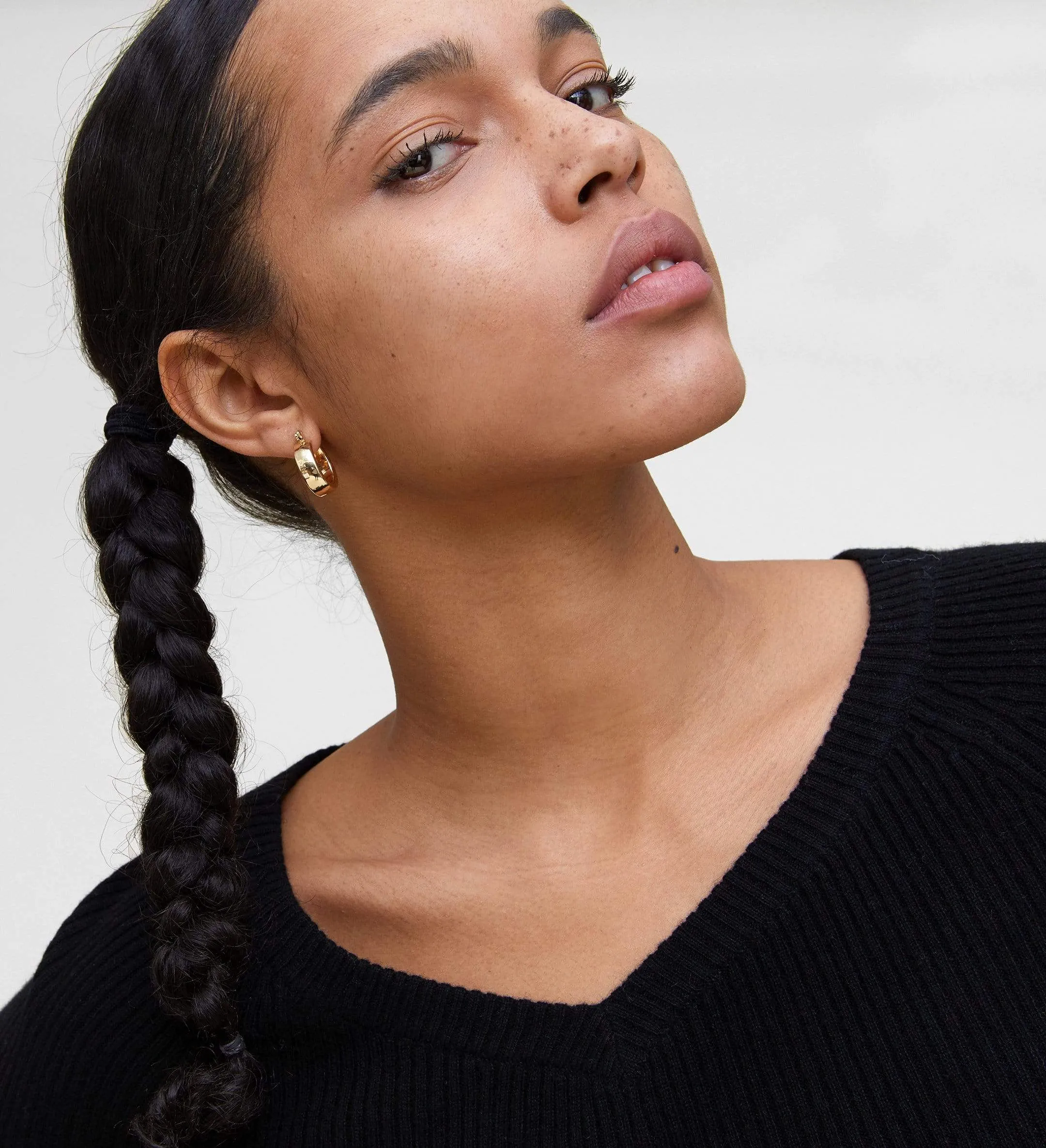 The Ribbed Subtle V-Neck Cashmere Sweater