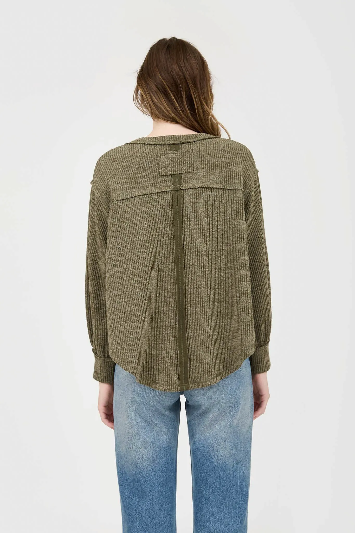 V NECK ASYMMETRICAL HEM LONG SLEEVE KNIT TOP