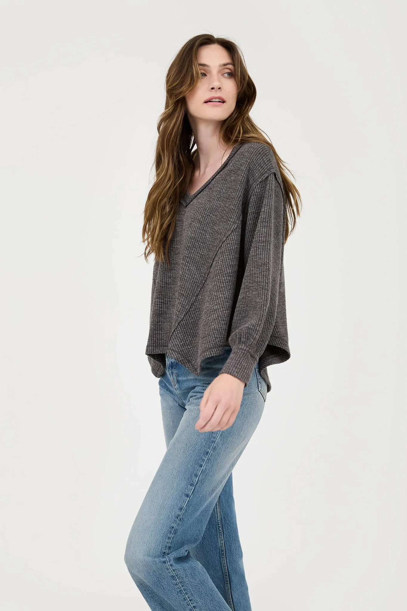 V NECK ASYMMETRICAL HEM LONG SLEEVE KNIT TOP