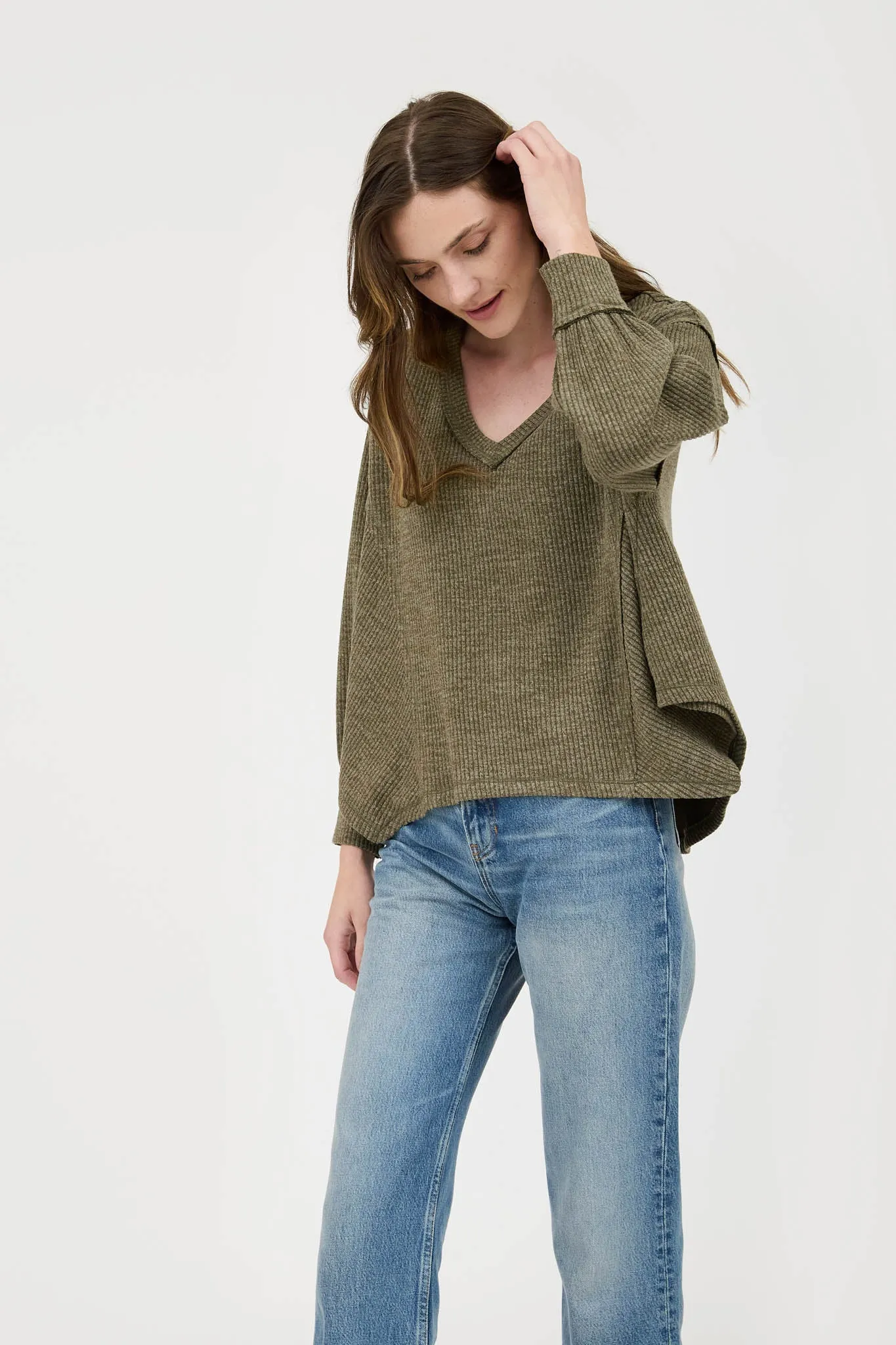 V NECK ASYMMETRICAL HEM LONG SLEEVE KNIT TOP