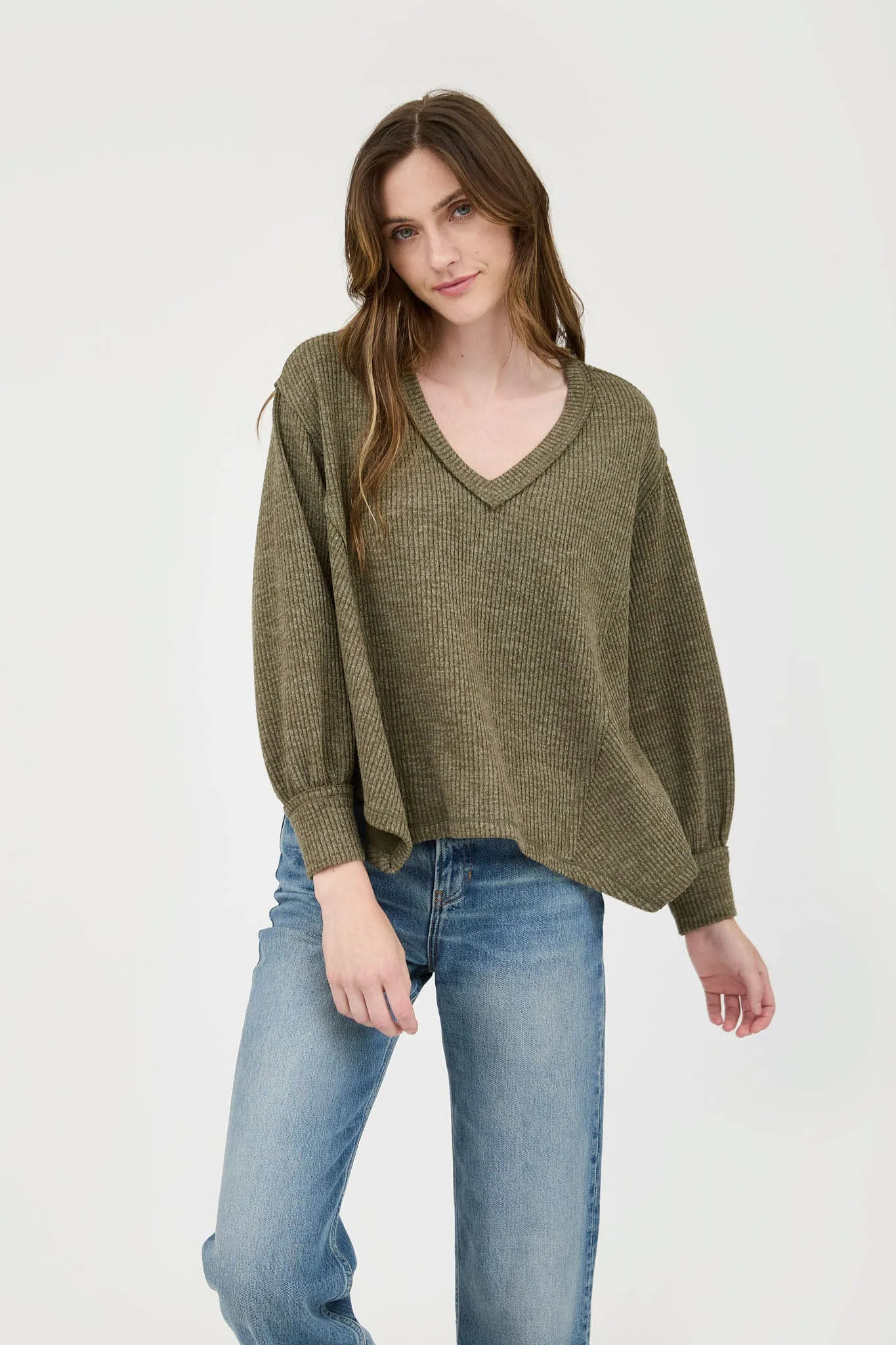 V NECK ASYMMETRICAL HEM LONG SLEEVE KNIT TOP