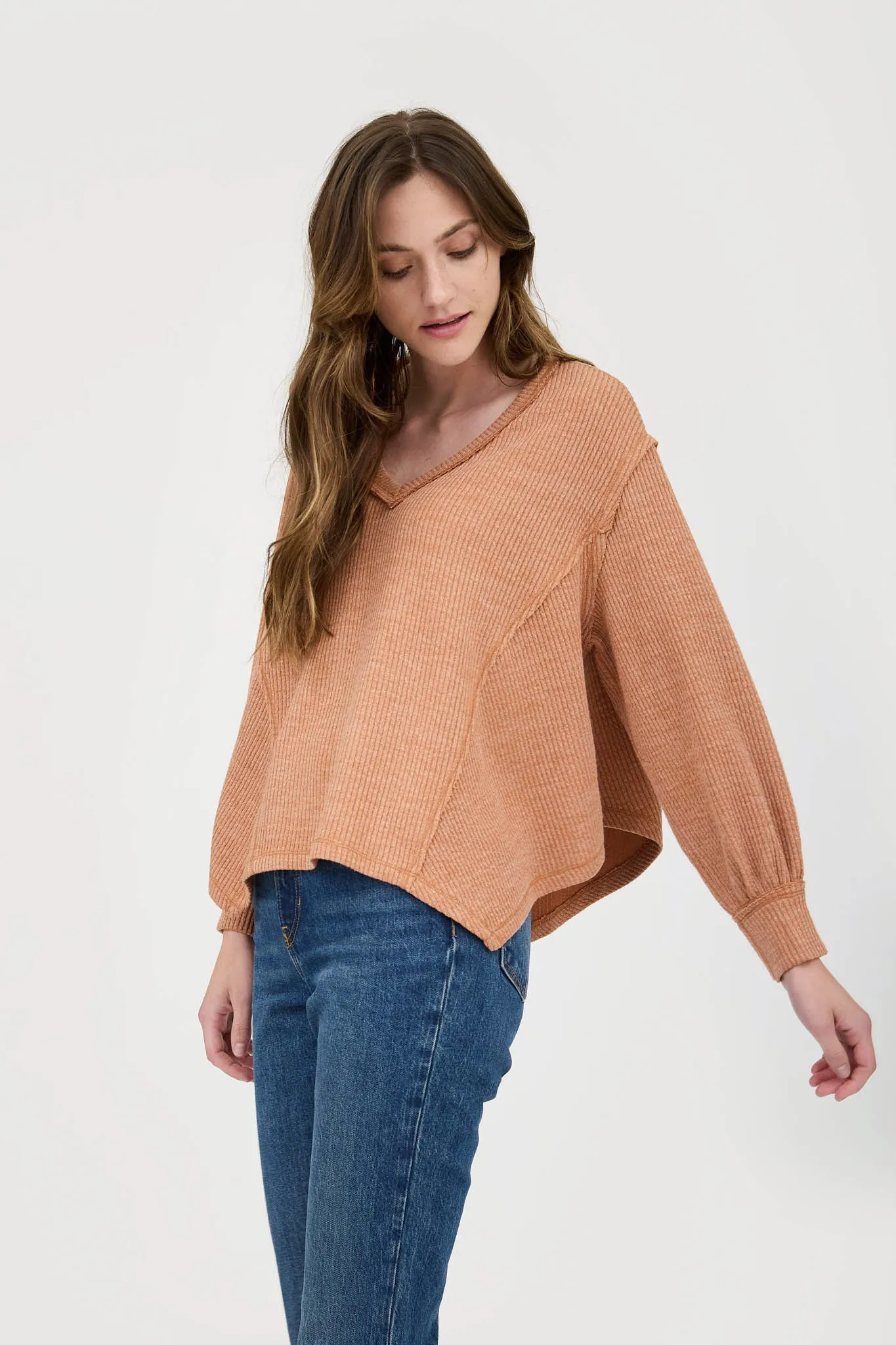 V NECK ASYMMETRICAL HEM LONG SLEEVE KNIT TOP