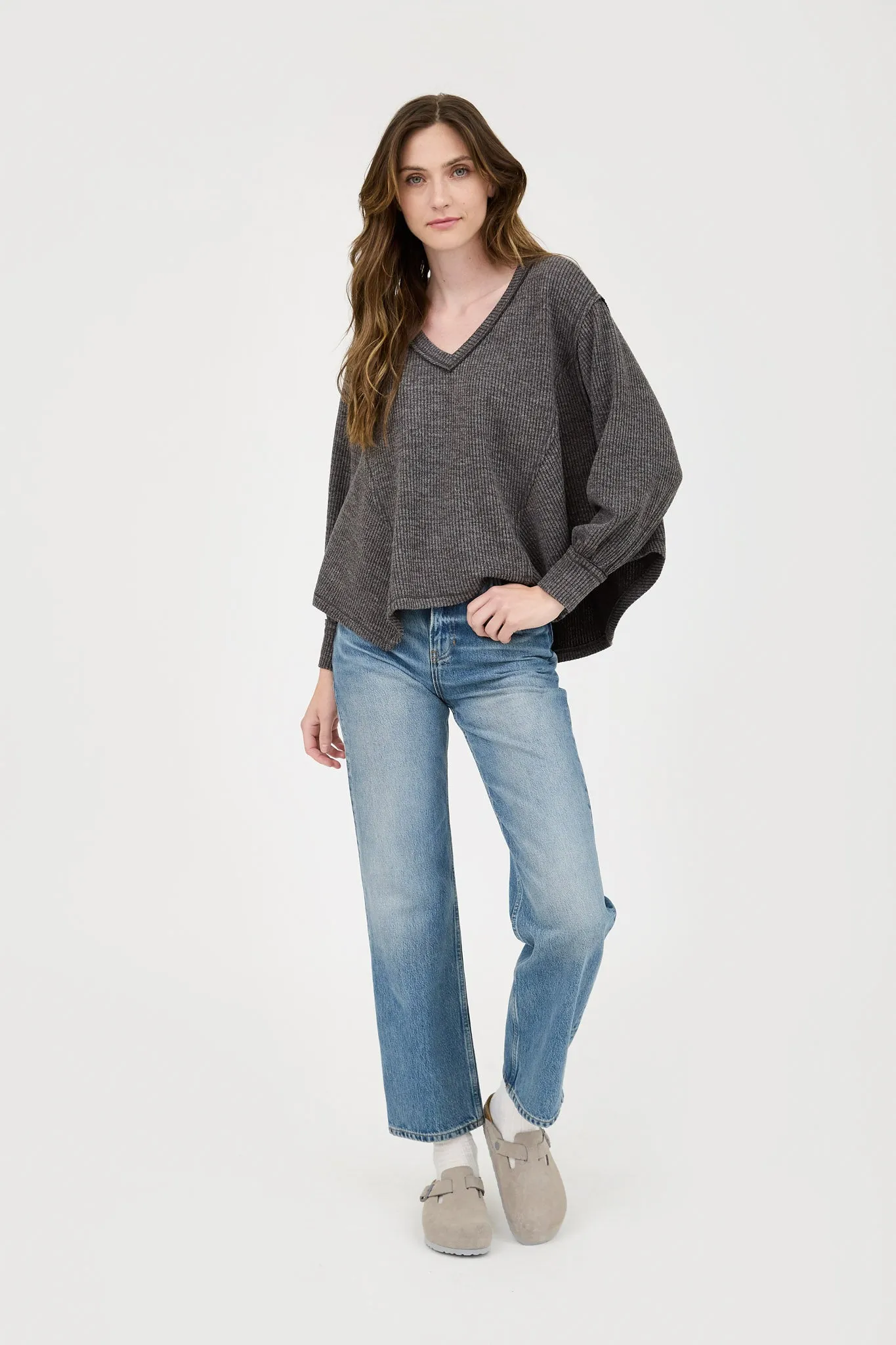 V NECK ASYMMETRICAL HEM LONG SLEEVE KNIT TOP