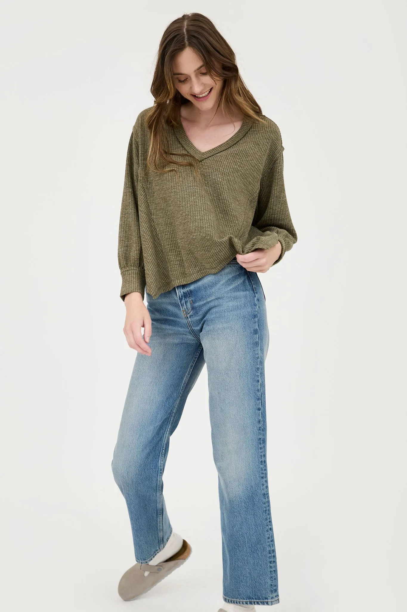 V NECK ASYMMETRICAL HEM LONG SLEEVE KNIT TOP