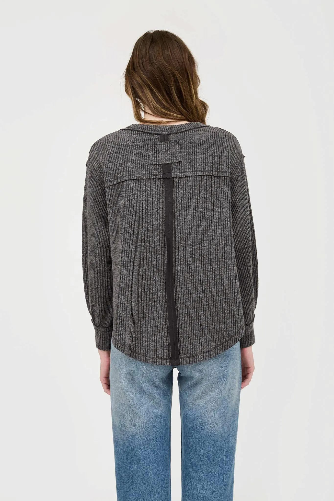 V NECK ASYMMETRICAL HEM LONG SLEEVE KNIT TOP