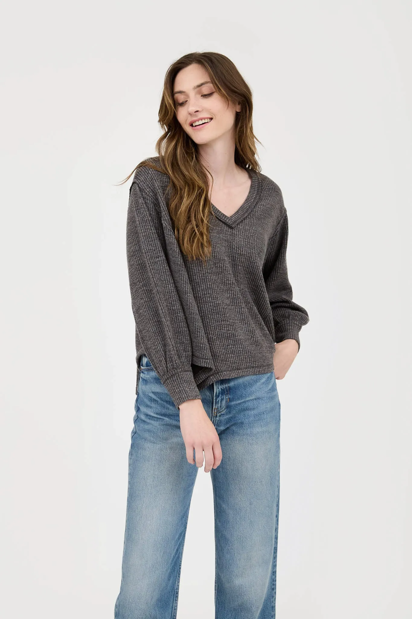 V NECK ASYMMETRICAL HEM LONG SLEEVE KNIT TOP