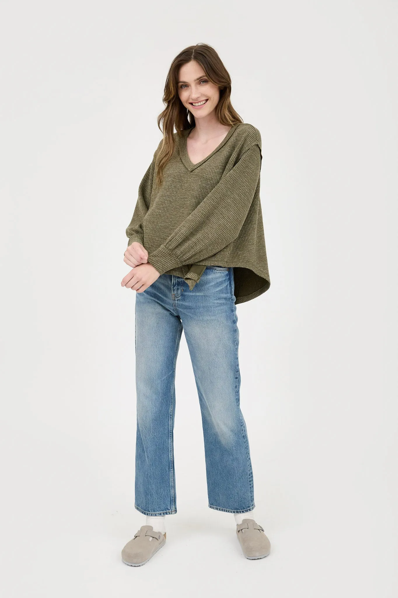 V NECK ASYMMETRICAL HEM LONG SLEEVE KNIT TOP