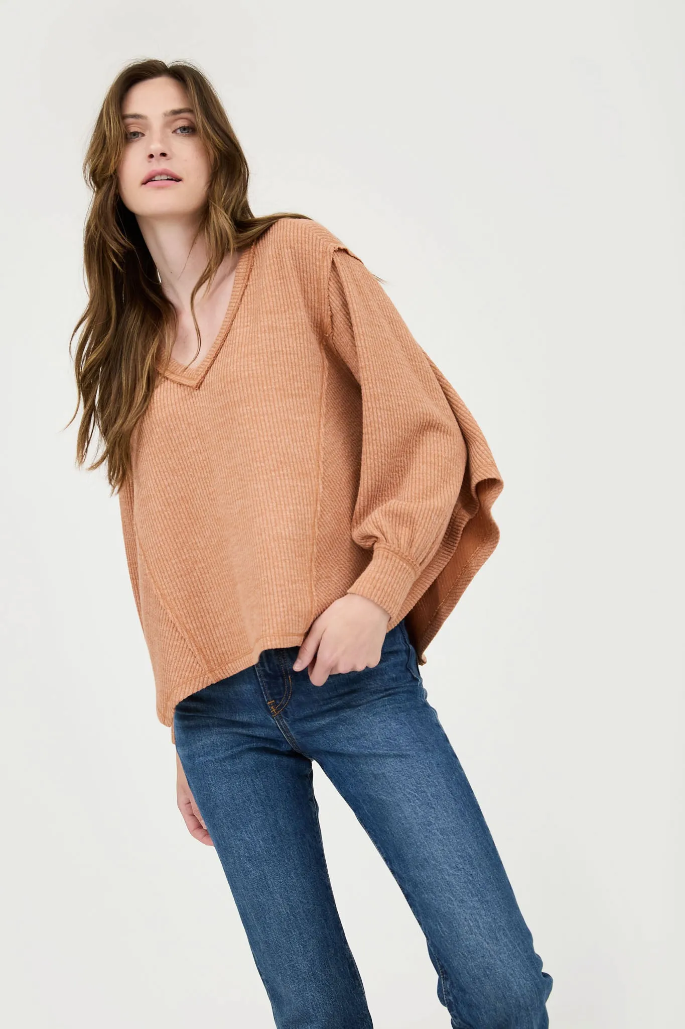 V NECK ASYMMETRICAL HEM LONG SLEEVE KNIT TOP