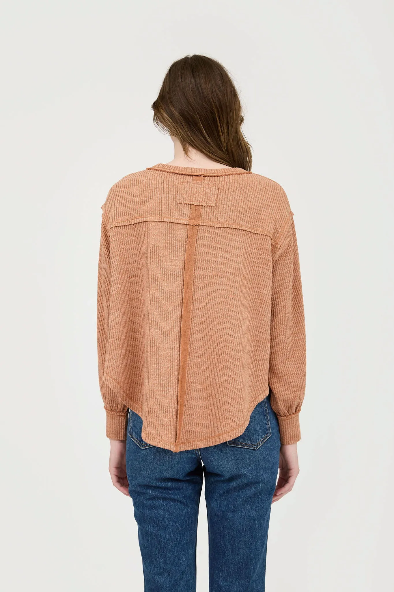 V NECK ASYMMETRICAL HEM LONG SLEEVE KNIT TOP