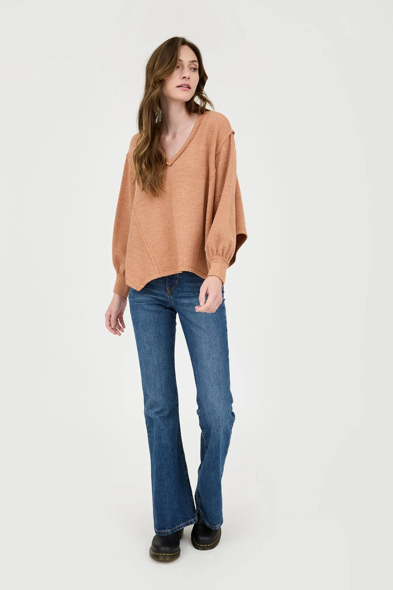 V NECK ASYMMETRICAL HEM LONG SLEEVE KNIT TOP