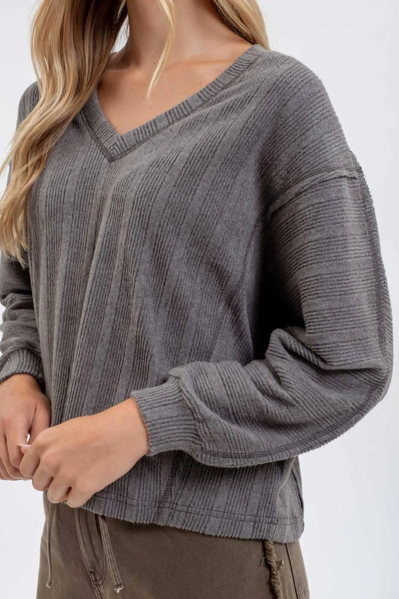 V NECK LONG SLEEVE KNIT TOP