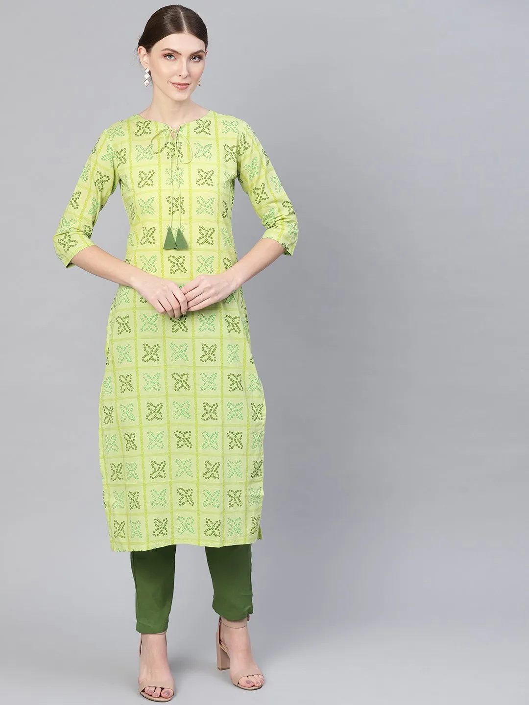 Women Green Bandhani Printed Kurta With Trousers